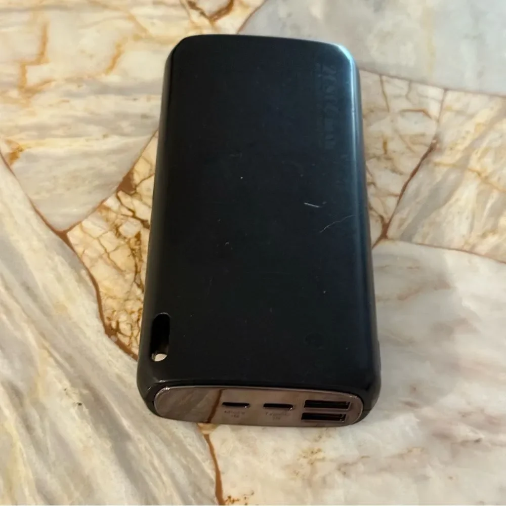 Black Portable Charger‎
